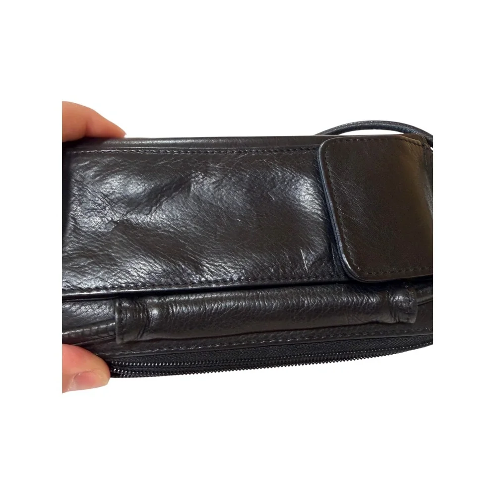 Fossil Black Leather Clutch Wallet with Detachable Strap and Silver Hardware Y2K